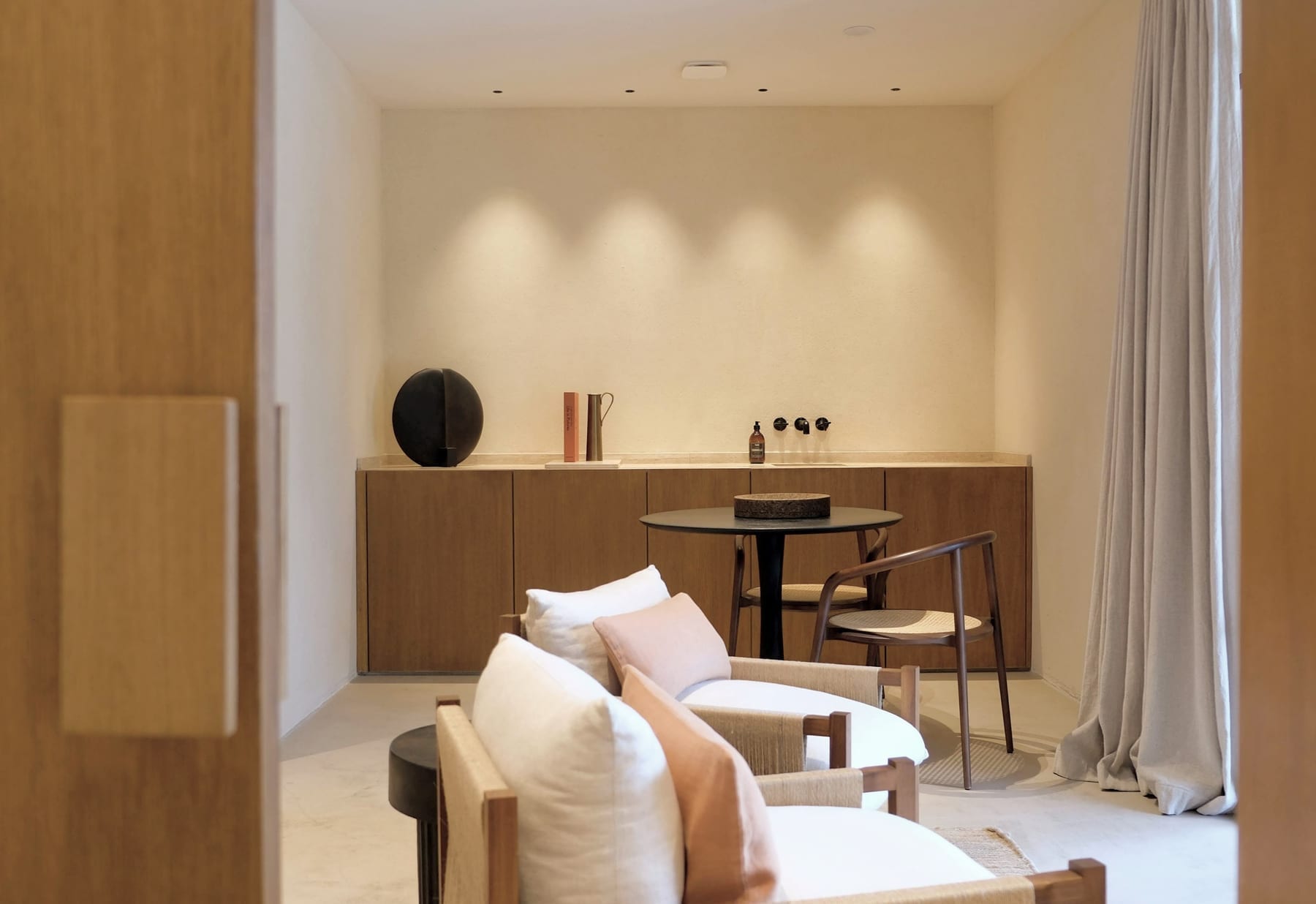 Suite du Bon-Vivant — view 4