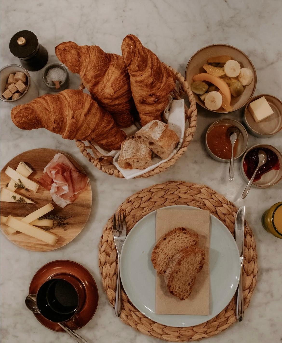 Breakfast at Toile Blanche