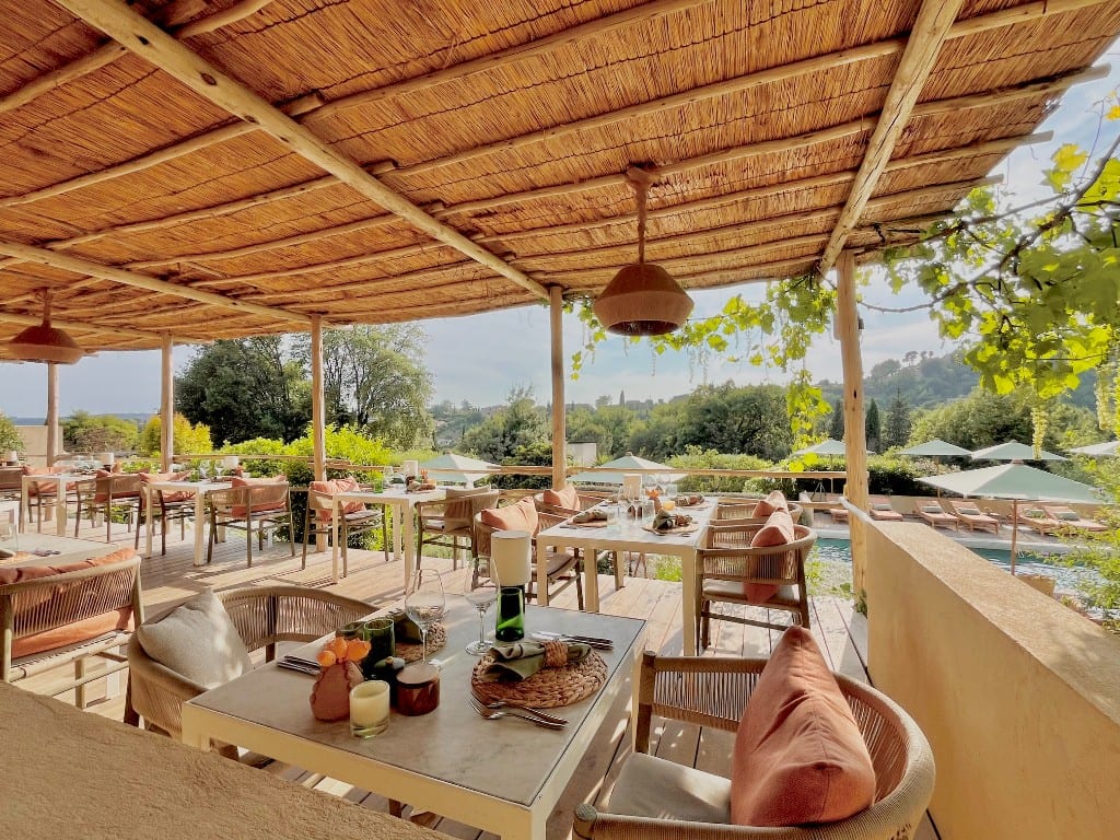 Dining at Toile Blanche